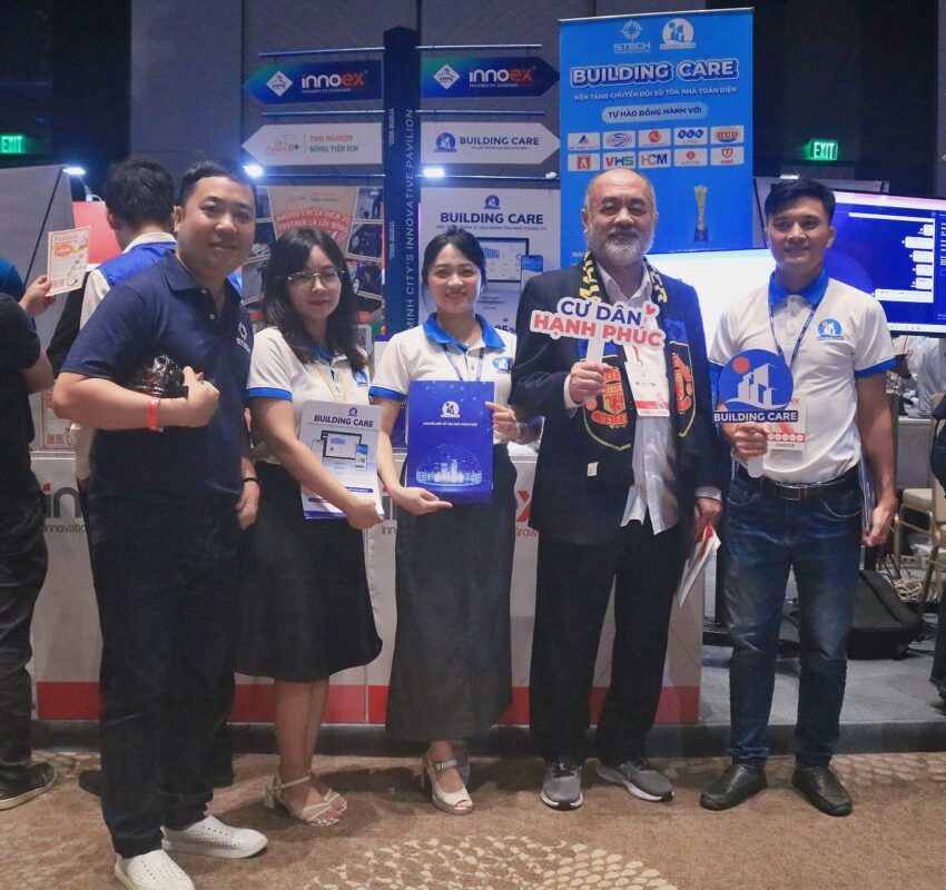 Ông Nguyễn Trung Dũng – Giam khảo Startup Wheel ghé thăm và chấm điểm gian hàng Building Care